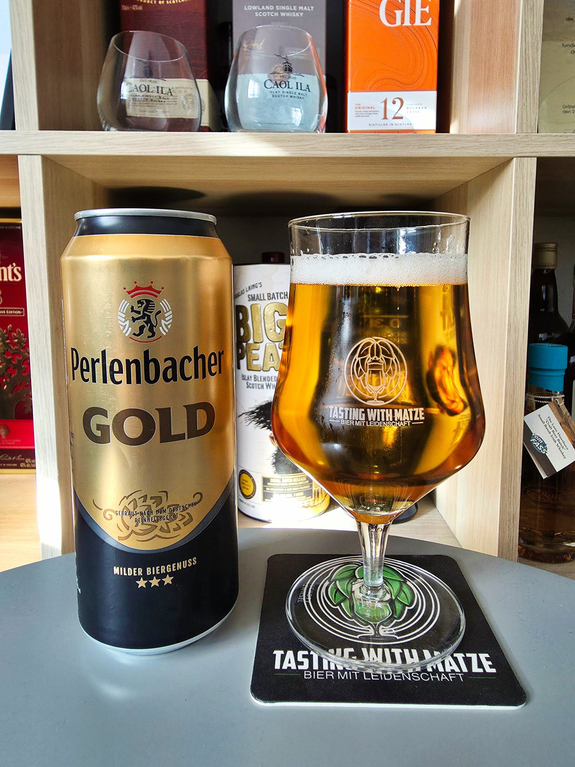 Perlenbacher Gold Dose und Glas im Biersommelier Test