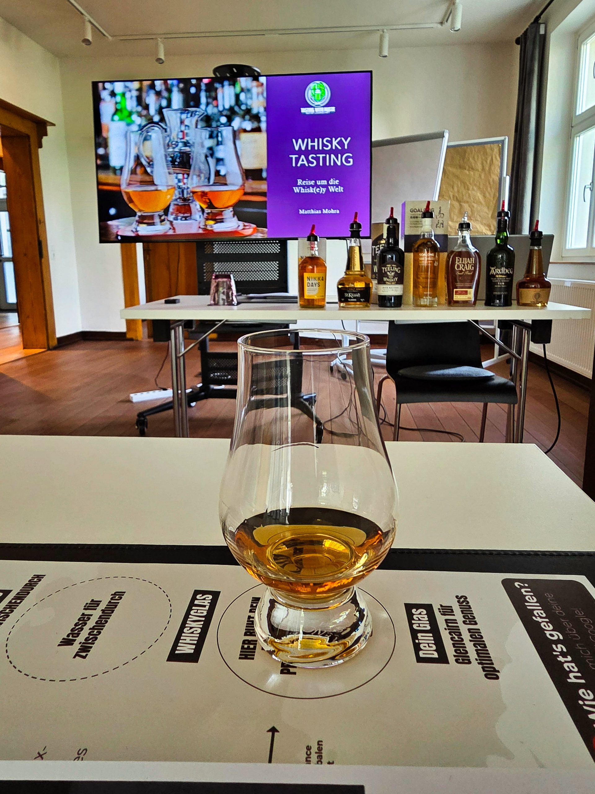 Nosing Glas mit Single Malt Whisky