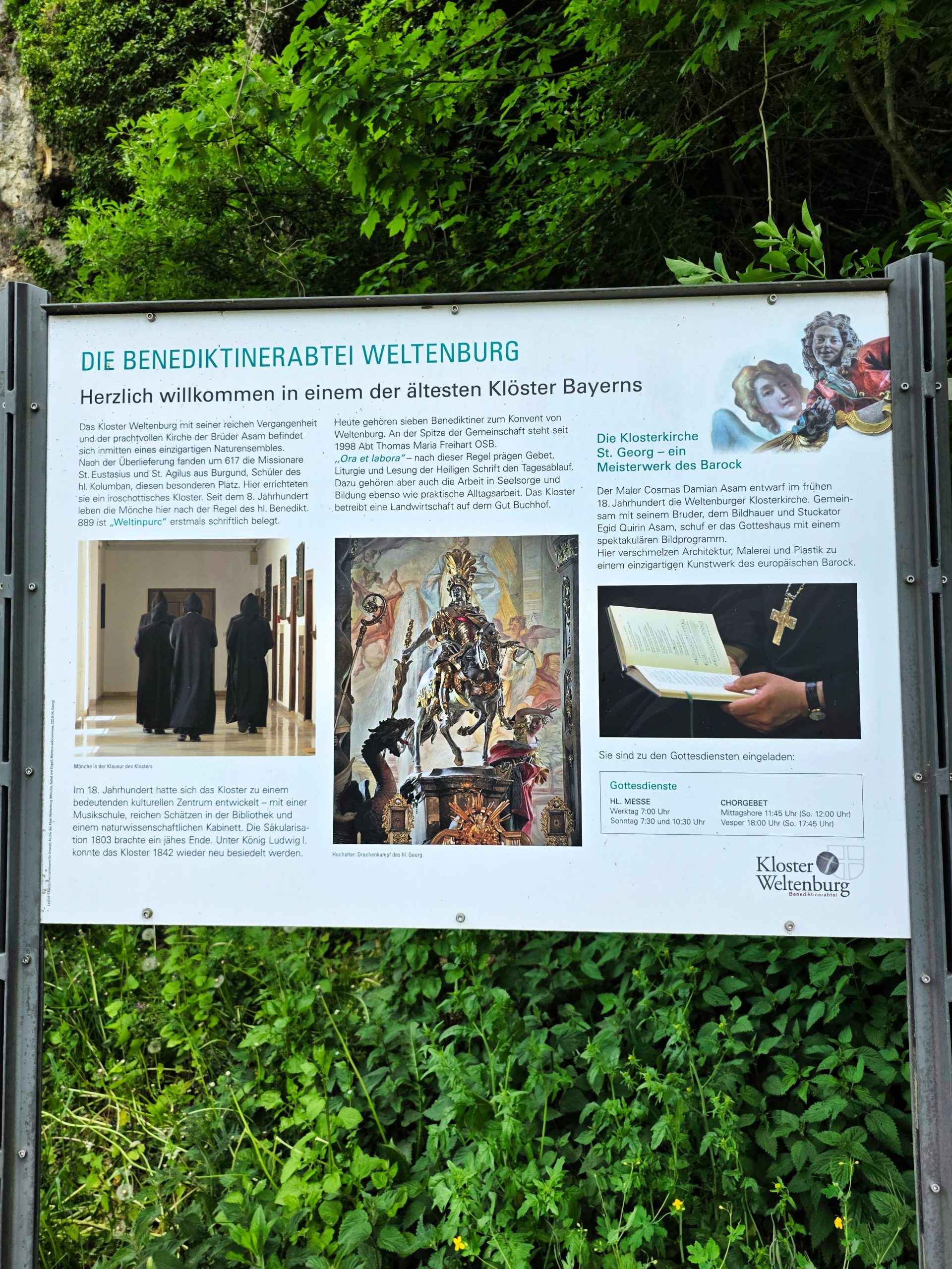 Historische Infotafel über die Geschichte des Klosters Weltenburg