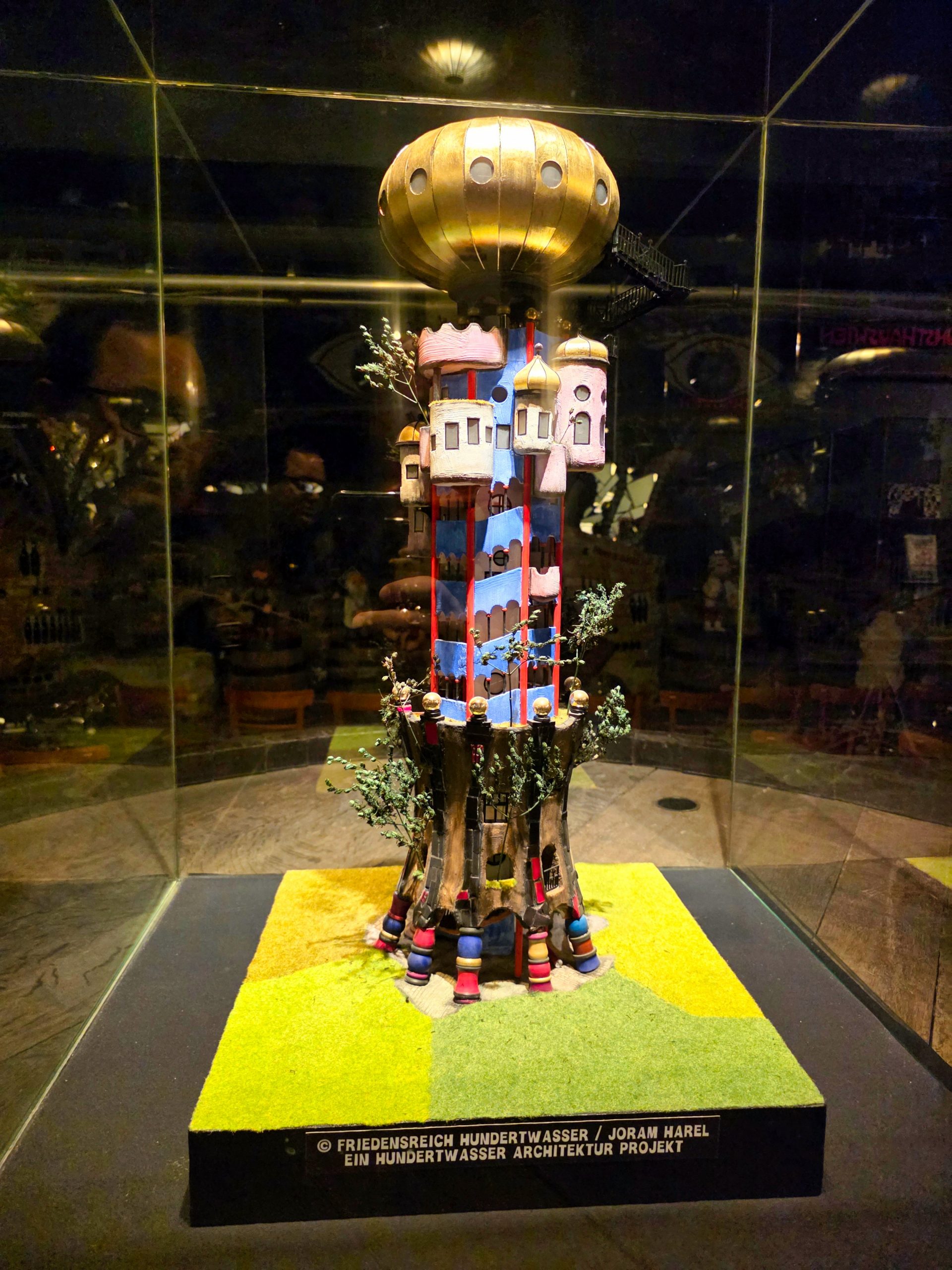 Detailmodell des Kuchlbauer-Turms nach Hundertwassers Entwürfen – zu sehen in der Ausstellung im Turm