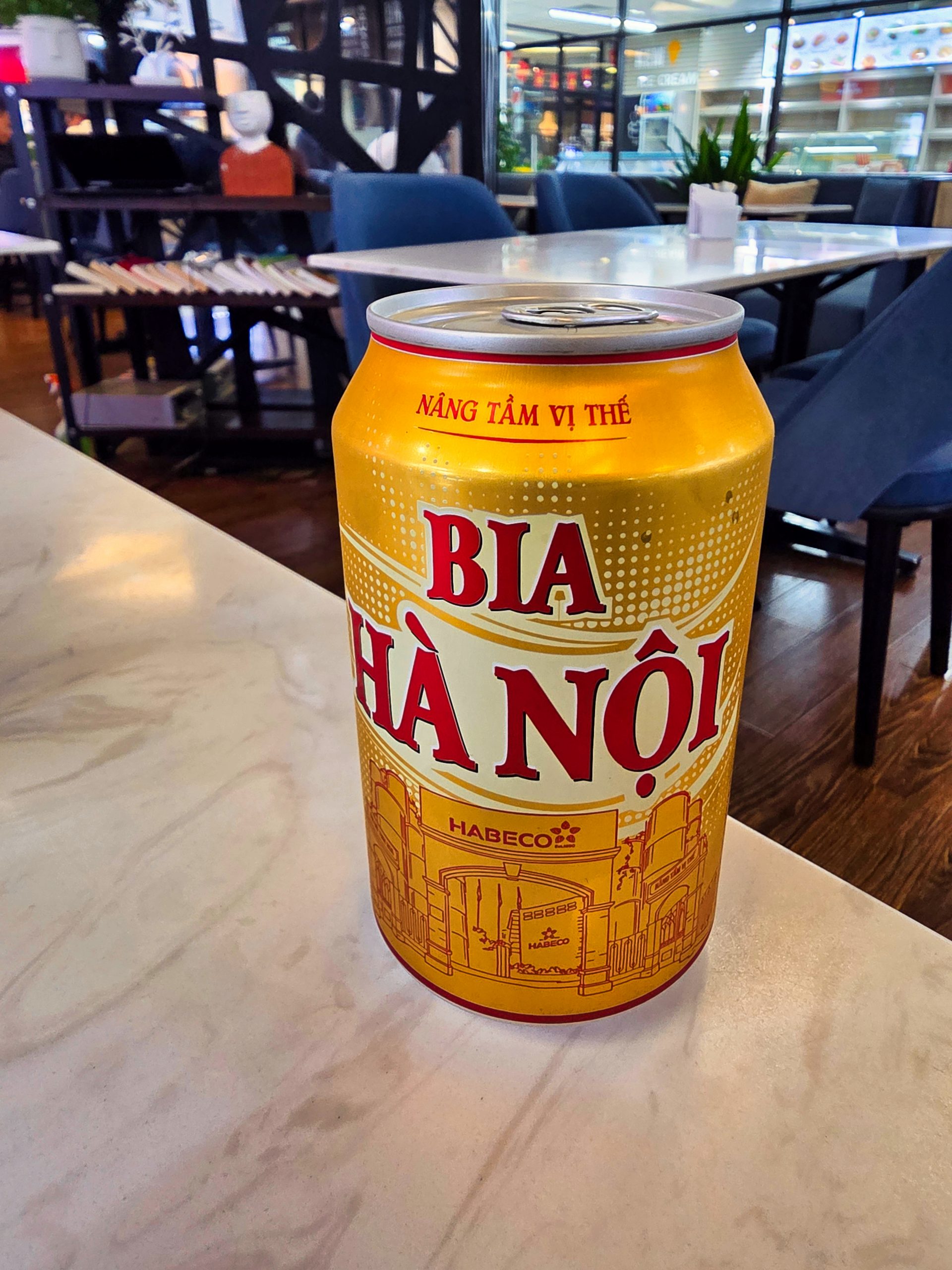 Dose Bia Ha Noi, industriell gebrautes Bier aus derselben Brau-Tradition wie Bia Hoi