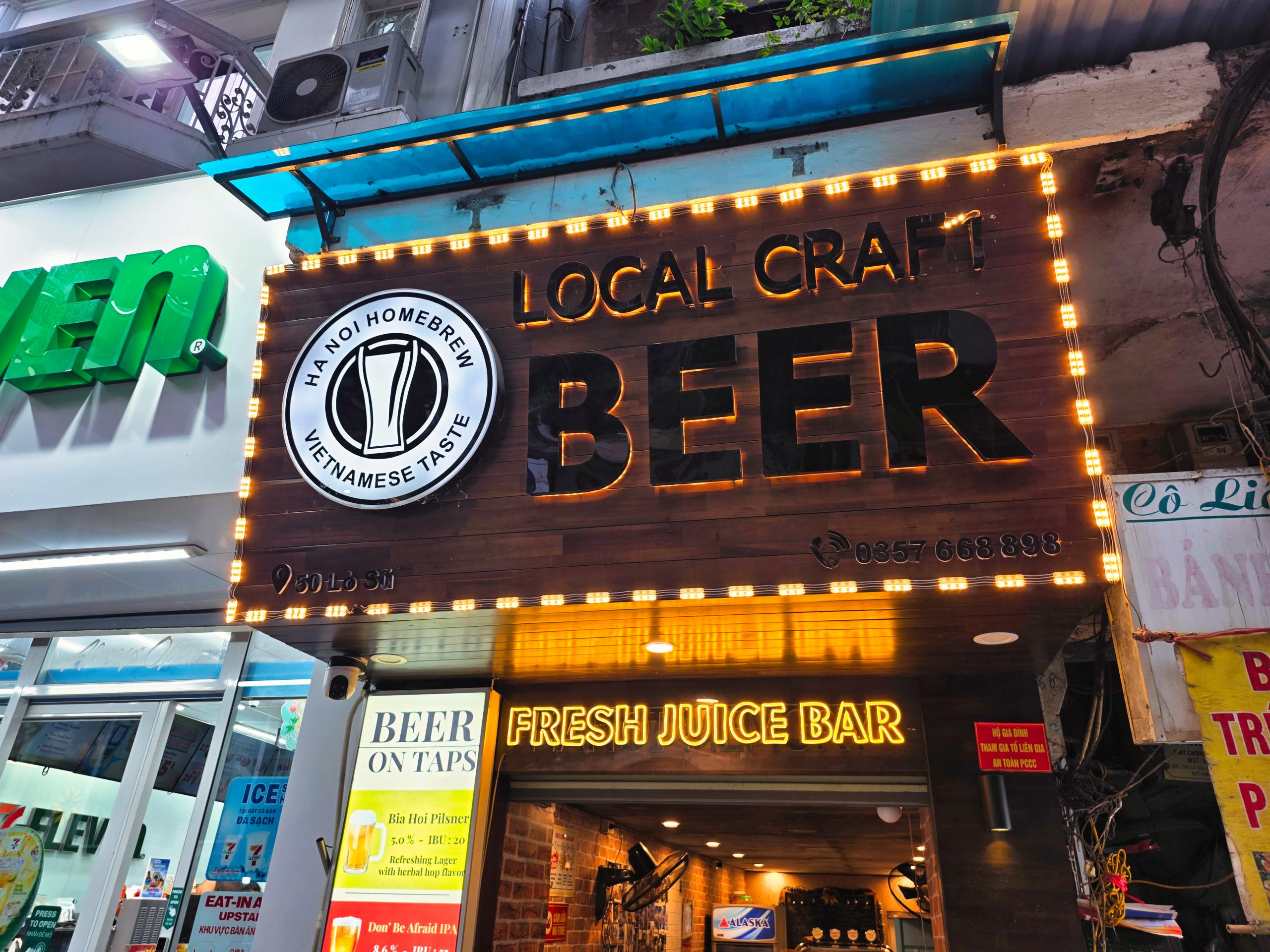 Homebrew Bar in Hanoi mit selbstgebrautem Bier