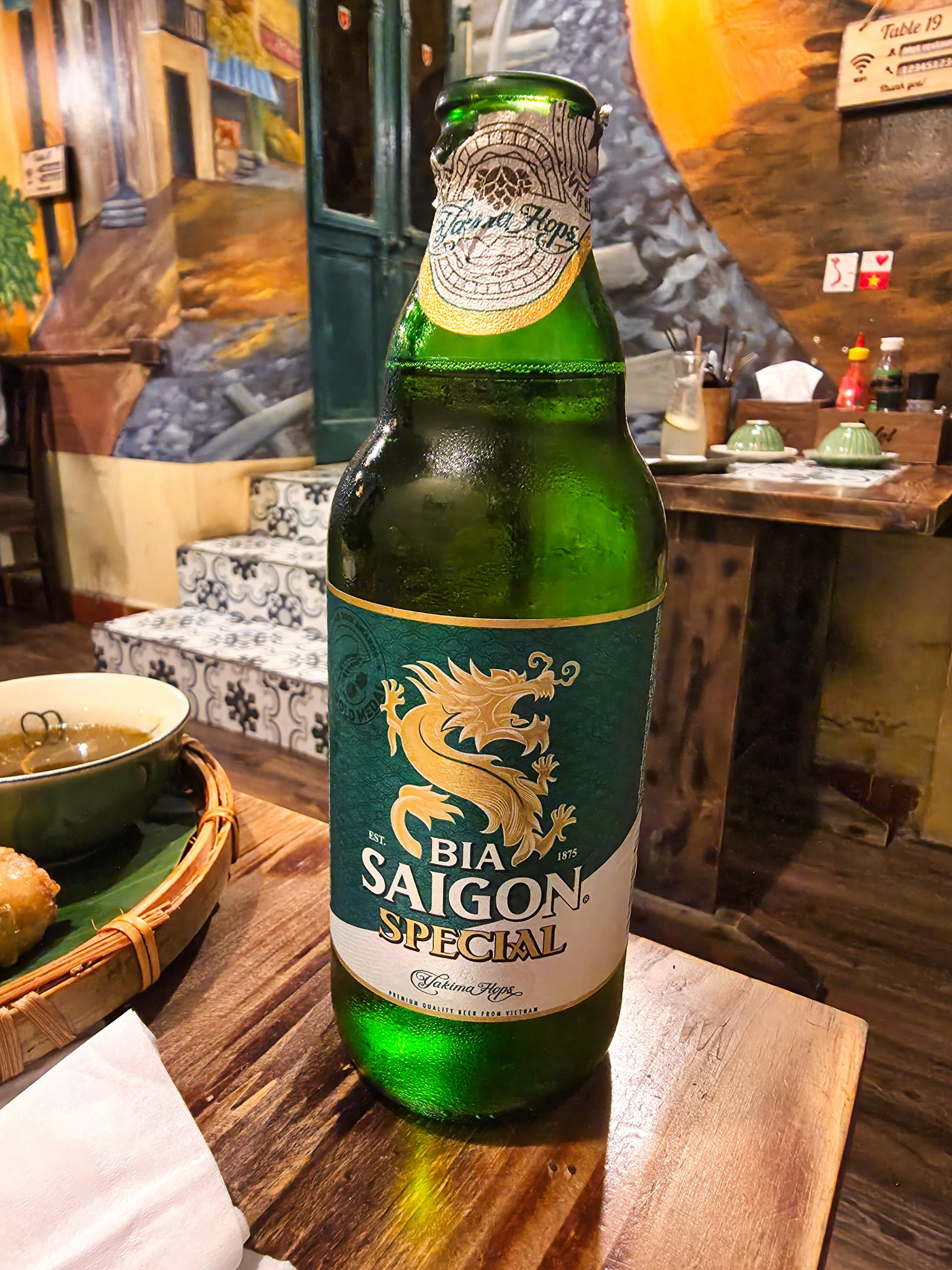 Saigon Bier in der Flasche, klassisches vietnamesisches Industriebier