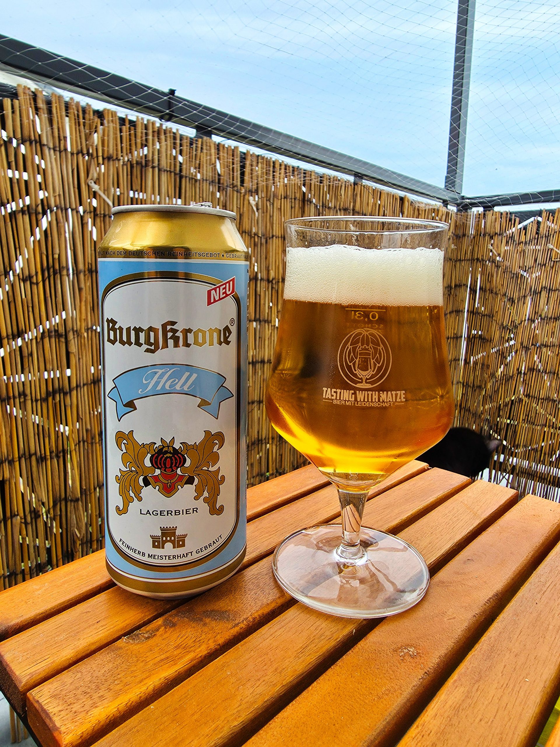 Burgkrone Hell Dose und Verkostungsglas im Biersommelier Test